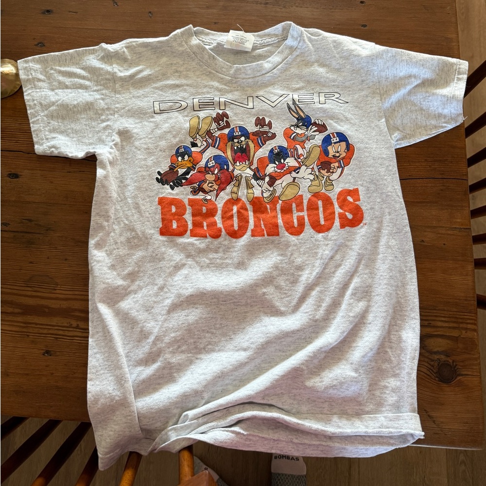Vintage Denver Broncos Gray T-Shirt with Looney Tunes